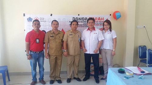 Johnny Suak mengawal langsung kegiatan donor darah di Malalayang. 