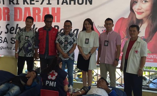 Kegiatan donor darah PMI Minsel ikut dihadiri PMI Sulut nampak dr Tommy Sumakul SH MH