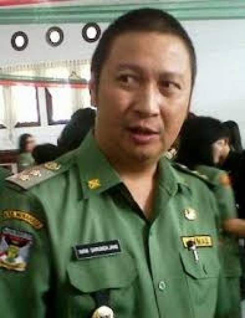 Wakil Bupati Minahasa van Sarundajanag