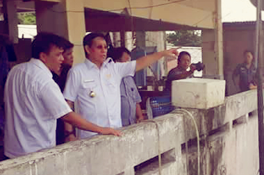 Walikota G S Vicky Lumentut saat berada di pasar Pinasungkulan Karombasan