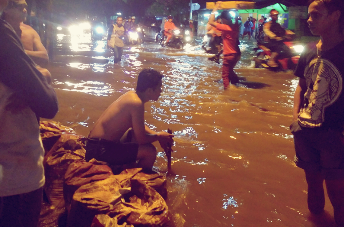 Banjir di depan Global GYM, jalan Ahmad Yani No 61 Sario Utara, Kota Manado