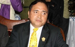 Ketua Harian Golkar Sulut Drs Edison Masengi