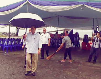 Walikota G S Vicky Lumentut saat memantau tempat roling/pelantikan pejabat Pemkot Manado