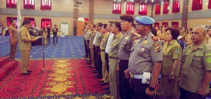 Walikota G S Vicky Lumentut saat melantik Tim Satgas Saber Pungli Pemkot Manado