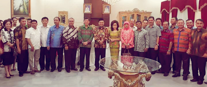 Jajaran Pemkot Manado foto bersama Ketua BPK RI serta rombongan