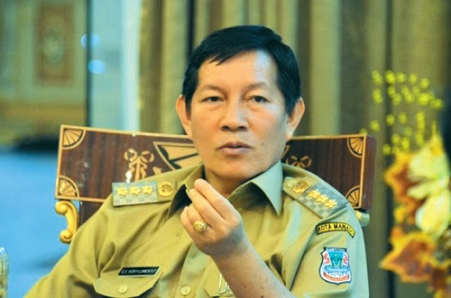 Walikota Manado Vicky Lumentut