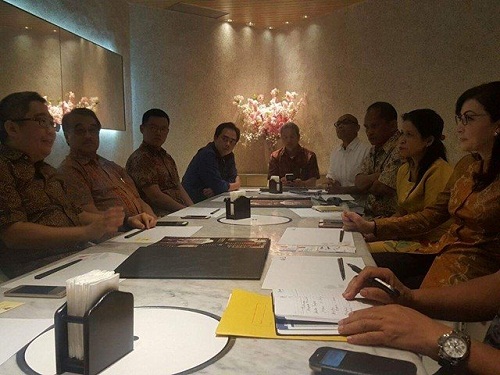 Bupati Minsel Tetty Paruntu dalam pertemuan dengan para pengusaha di Jakarta