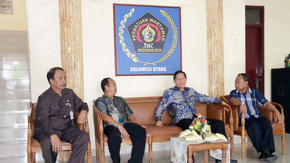 Walikota G S Vicky Lumentut didampingi Plt Sekot Manado Rum Usulu