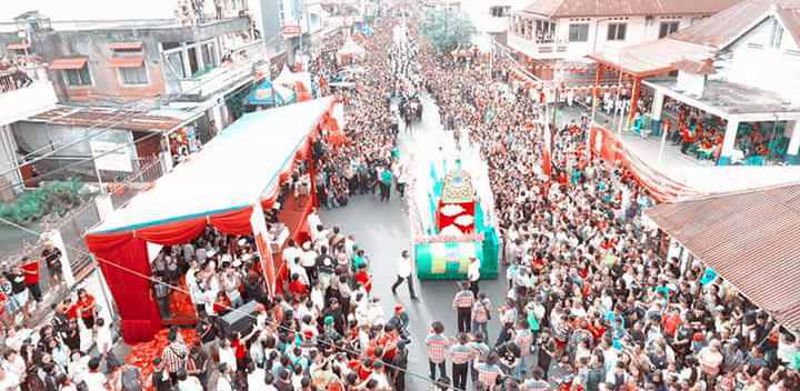 Ribuan Warga Kota Manado saat menyaksikan Cap Go Meh