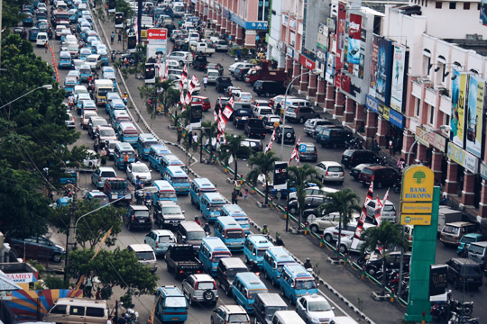 Kemacetan di kawasan Bolivard Manado (Foto diambil dari gedung ITC, beberapa waktu lalu)