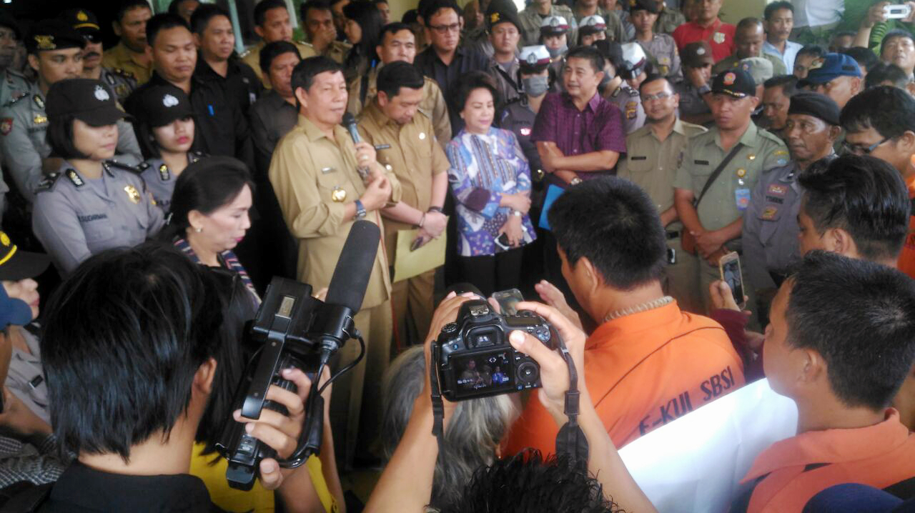 Walikota G S Vicky Lumentut saat menanggapi aspirasi dari para petugas kebersihan Kota Manado