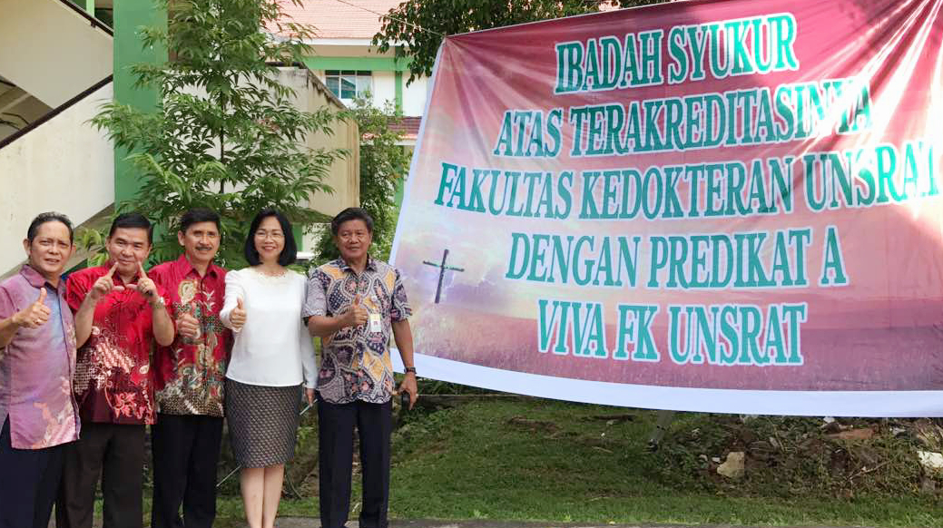 Foto bersama usai Ibadah Syukur atas terakreditasinya Fakultas Kedokteran Unsrat dengan Predikat A