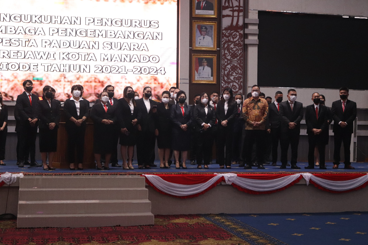 Wawali RS Lantik  dr. Merry Sualang-Mawardi Ketum LPPD Manado