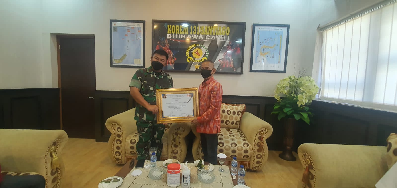 Brigjen Pol Meyer Putong Tokoh Peduli Pers Terima Penghargaan dari PWI Sulut