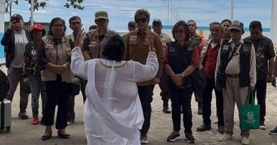 Maya Rumantir Kunjungi Pulau Makalehi, Disambut Secara Adat